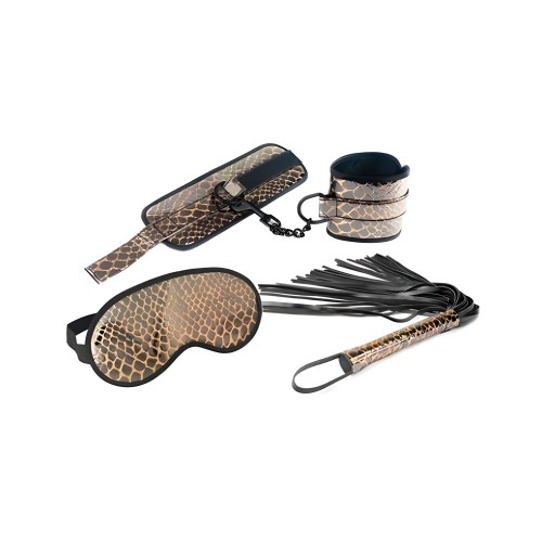 Spartacus Kit de Bondage con Esposas de Cuero Sintético, Antifaz y Flogger - Oro